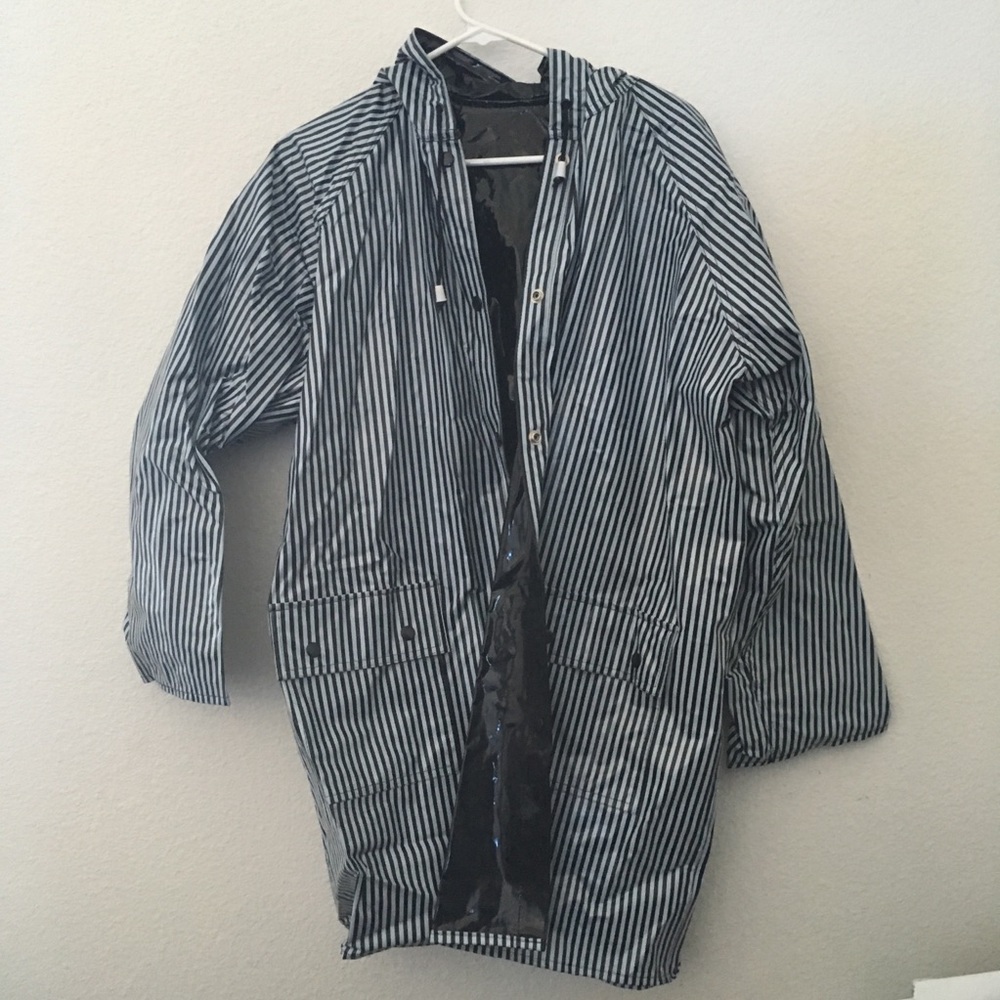NWOT Reversible striped raincoat - M/L